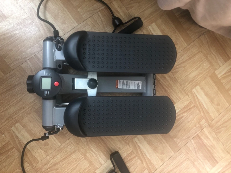 Mini paso a paso pro-form con cable de resistencia. Almohadillas antideslizantes para pies, medidor electrónico Foto 1 de 4