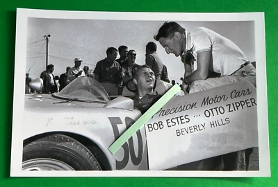 FOTO encontrada del viejo Steve McQueen Car Racing Guy con conductor Shelby Ken Miles Foto 1 de 2
