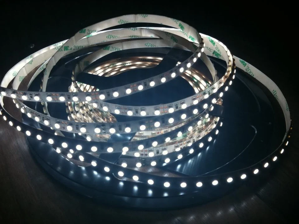 Striscia LED 5 mt 600 led  3528 12V-DC 120 led a metro IP20 luce bianca fredda - Immagine 1 di 1