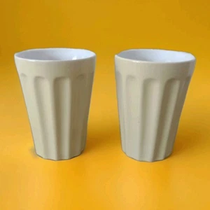 Bicchieri in ceramica, tazze alte X2 di mamma Westwood in giallo pastello firmati in basso. - Foto 1 di 10