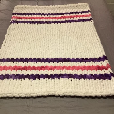 Manta gruesa de chenilla tejida a mano 36”x 50” marfil/púrpura/rosa Foto 1 de 4