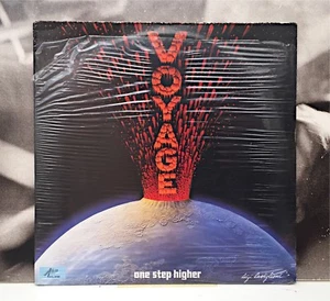 Voyage - One Step Higher LP Sellado Cubierta VG+ A EX- 1982 Atlas Records - Imagen 1 de 2