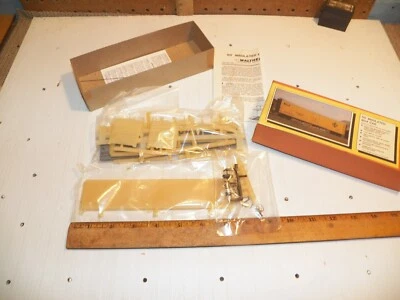 WALTHERS Undecorated 50' Insulated Box Car HO Scale Model Kit 933-6870 - Image 1 of 4