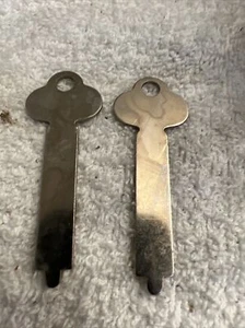 Set Vintage Lotto Di 2 Chiavi Nuove Ilco 1210A Vuote Non Tagliate Fabbro Acciaio - Foto 1 di 2