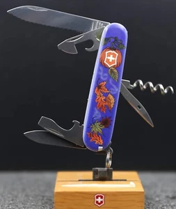 Victorinox Swiss Army VSAKCS 2023 Pumpkin Carver Serrated Spartan - Picture 1 of 5