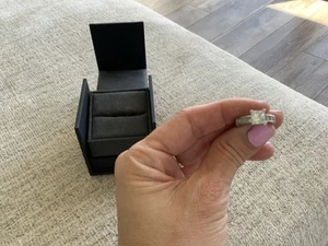 GIA Certified 1.53 Ct Round Brilliant Diamond Ring in Platinum with baguettes  - Picture 1 of 4