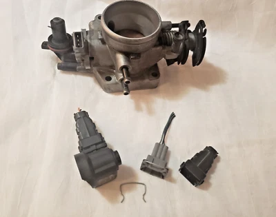 2003 Hyundai Tiburon GT Throttle Body w/Idle Control Throttle Sensor  ~ Untested - Image 1 of 4
