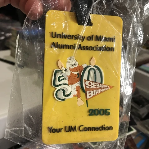 Vintage MIAMI HURRICANES LUGGAGE TAG Alumni TAG 2005 Rare Find Thick Rubber F78 Cover