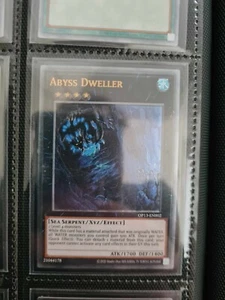 Abyss Dweller Yu-Gi-Oh! OP13-EN002 Ultimate Rare - Foto 1 di 1