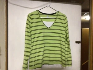 Classic women's black/green v-neck tee with white inset from SJB - Picture 1 of 1