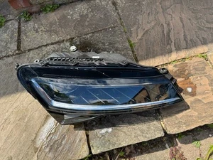 GENUINE SKODA SUPERB 2020 GENUINE DRIVER SIDECRYSTAL LED HEADLIGHT 2019-23 - Picture 1 of 2