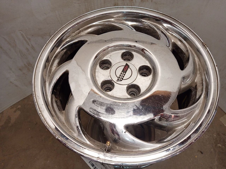 *PITS/RASH*17x9.5 Aluminum Wheel Rim (Right-Side) From 1988 CORVETTE 11974815 - Image 1 of 4