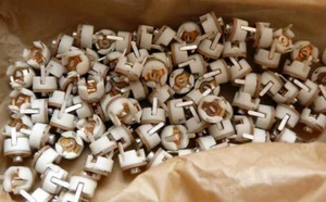 30 Stück Keramik Trimmer Kondensator 2 - 8pF 200V 8mm KT4-23 versilbert Old Stock - Bild 1 von 3