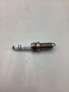 4 Bosch Y5KPP332S Spark plugs Double Platinum For Audi CUPRA SEAT SKODA VW 1.4T - Picture 1 of 2