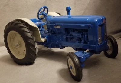 Tractor Fordson Super Major, escala 1/16, #307, vintage 1991 ERTL EE. UU. Foto 1 de 4