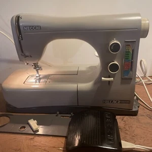 Necchi Silvia Maximatic Sewing Machine FOR REPAIR PARTS ONLY - Picture 1 of 16