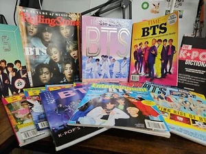 The Big Book of BTS: The Deluxe Unofficial Bangtan Harsback Book, 12 Magazines  - Bild 1 von 16