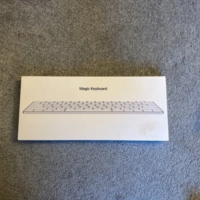Apple A2450 Magic Wireless Bluetooth Keyboard MK2A3LL/A with Lock Key Lightning  - Image 1 of 4