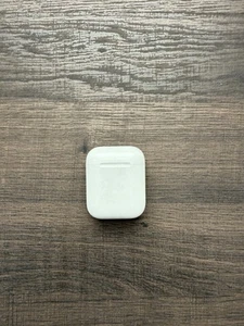 Apple AirPods 2nd Generation (R & L Earbuds, Charging Case) - Good Condition - Zdjęcie 1 z 4
