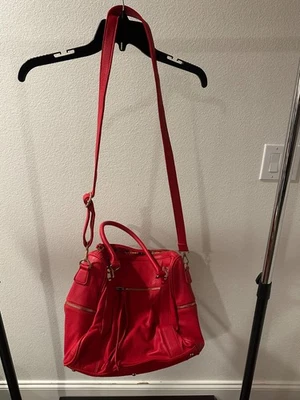 Bolso Bandolera Urban Expressions Rojo Imitación Cuero Forro Floral Foto 1 de 4