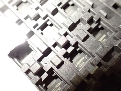 INTEL RC28F640J3C120 64-Mbit Flash Memory BGA64 UK STOCK x3pcs - Image 1 of 4