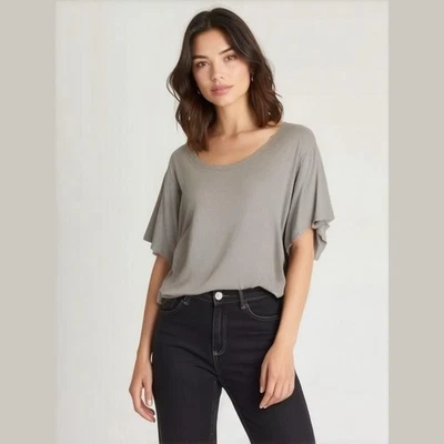 Top Universal Estándar Mujer Grande Verde Oliva Gran Tamaño Informal Costero Foto 1 de 4