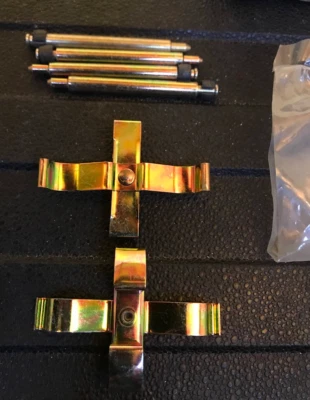 Kit de herrajes de freno de disco trasero Carlson - 13073 - para Volvo 240 y más (1975-2005) Foto 1 de 4