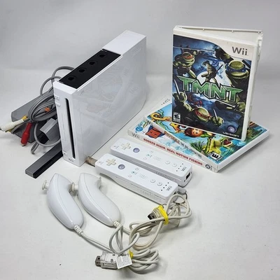 White Nintendo Wii + 2 OEM Wii-Motes & 2 Nunchucks w/ 3 Games - Tested - Image 1 of 4