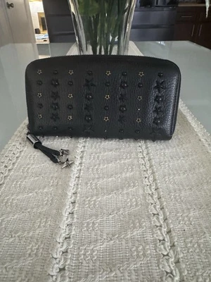 Auténtica billetera Jimmy Choo de cuero negra con tachuelas Foto 1 de 4