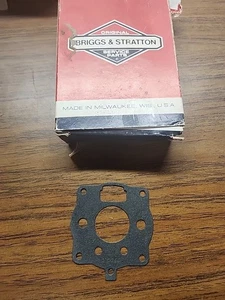 NOS OEM Genuine Briggs & Stratton Engine Carburetor Body Gasket 270268 - Picture 1 of 3