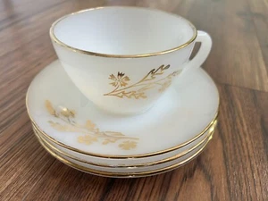 Vintage Lot Of 4 Golden Glory Federal Heat Proof Milk Glass Tea Cup & Saucers - Picture 1 of 6