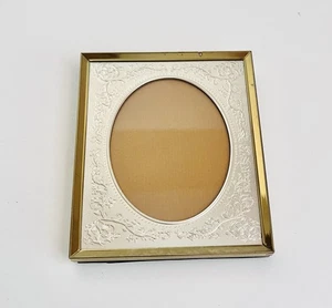 Elegante marco de imagen CARR tono dorado de colección apertura ovalada estera de hojalata en relieve - Imagen 1 de 13