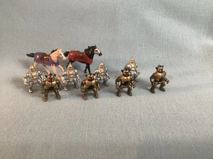 Caja Azul Aventuras Ocultas Castillo Caballeros Mini Figura Lote Juego Plata Dorado - Imagen 1 de 3