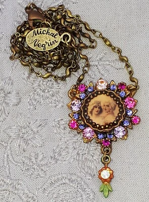 Collar Colgante Michal Negrin Victoriano Damas Camafeo Púrpura Rosa Cristales Años 90 Foto 1 de 4