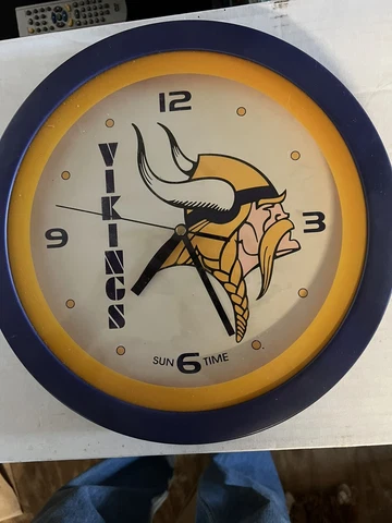 VINTAGE LOOKING MINNESOTA VIKINGS WALL CLOCK SUN TIME WITH AA BATTERY WORKS WELL Cover