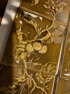 Antigua chimenea de azulejos de oliva esmaltados de la década de 1890 rama de cerezo X 10 Foto 1 de 4