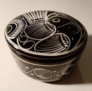 Redware Lidded Trinket Dish Hand Painted Mexican Pottery White On Black - Picture 1 of 8