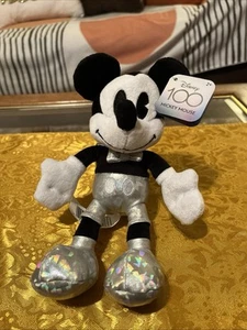 Neu mit Etikett Disney Mickey Mouse Stofftier 8 in 100 Jahre Wunder Jubiläum Silber - Bild 1 von 11