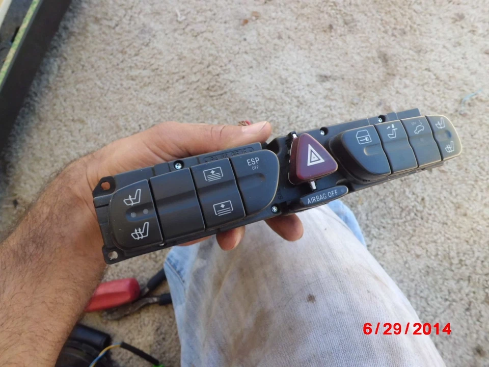2001-2005 Mercedes-Benz W203 C55 C320 C240 C32 lock shade heated headres switch - Image 1 of 1