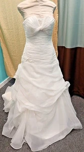 Pronovias wedding dress - Picture 1 of 3