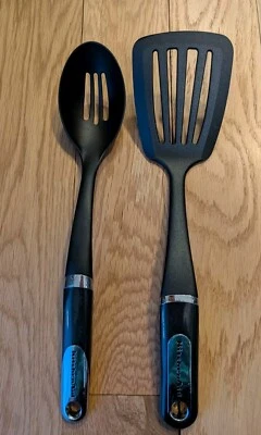 Kitchenaid Clásico Negro Nylon Cocina Ranurado Cuchara y Espátula Juego de 2 Foto 1 de 4