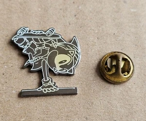 Sonic The Hedgehog Pin SEGA Patineta Insignia de Metal 1997 MUY RARO - Imagen 1 de 4