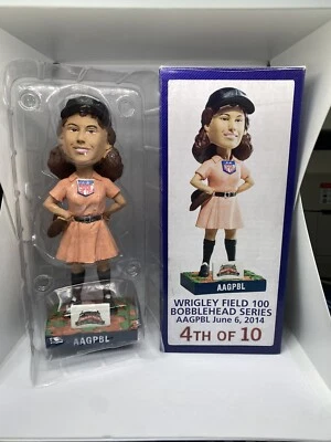 Wrigley Field 100 Chicago Cubs Bobblehead Serie AAGPBL Niñas All-American 4/10 Foto 1 de 4