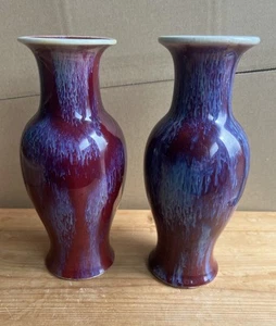 Ein Paar chinesische flambierte Ochsenblut Vasen mit blauem & lila Tropf H20cm - Bild 1 von 5