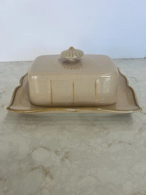 Plato de mantequilla Nantucket Home esculpido perilla Sunburst 7,5” X 5,5” base 4,5” altura  Foto 1 de 4