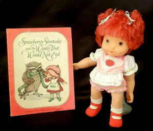 STRAWBERRY SHORTCAKE BABY BERRY KISSES '07 DOLL & WINTER THAT WOULD NOT END BOOK