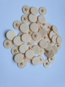 Creme KUNSTSTOFF ZIERLOCH ABDECKKAPPEN FÜR *15mm*NOCKENSCHLÖSSER** - Bild 1 von 5