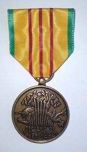 Vietnam Service Medal Vietnam War - Picture 1 of 2