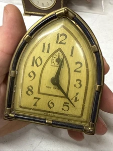 Antike Messing New Haven Aufzieh Mini Uhr Kathedrale Vintage LÄUFT, FUNKTIONIERT! - Bild 1 von 4