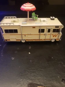 Greenlight The Walking Dead 1973 Winnebago Chieftain escala 1:64 diecast sin caja - Imagen 1 de 4